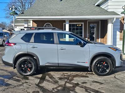 2025 Nissan Rogue Rock Creek - Photo 2 - De Pere, WI 54115