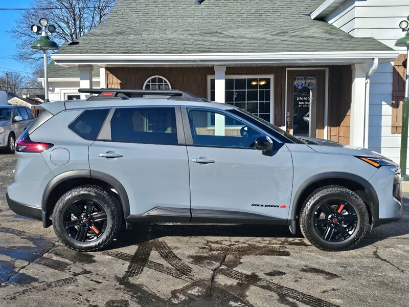 2025 Nissan Rogue Rock Creek - Photo 2 - De Pere, WI 54115
