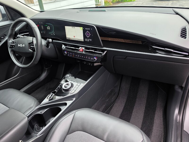 2023 Kia Niro Plug-In Hybrid EX - Photo 12 - De Pere, WI 54115