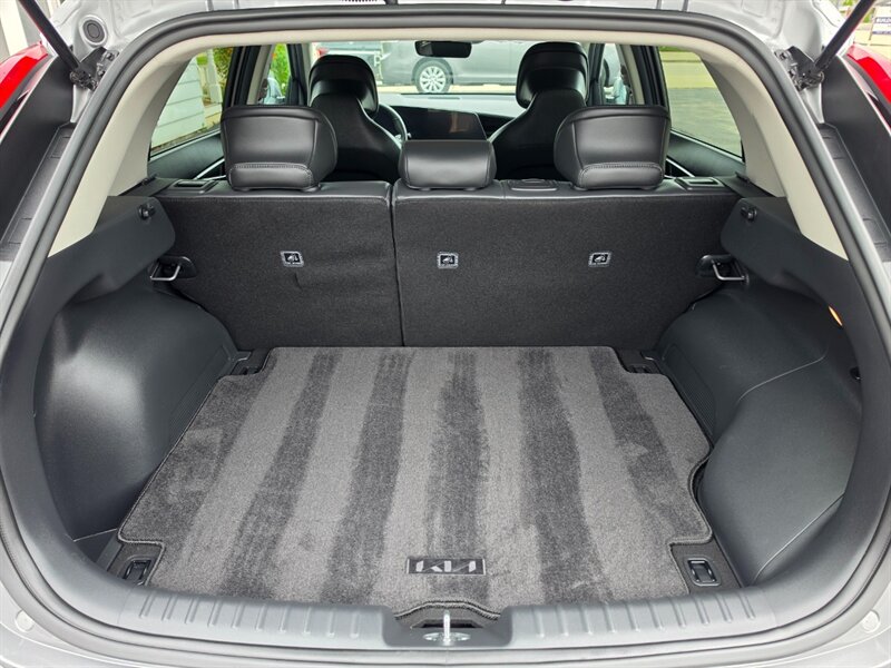 2023 Kia Niro Plug-In Hybrid EX - Photo 17 - De Pere, WI 54115