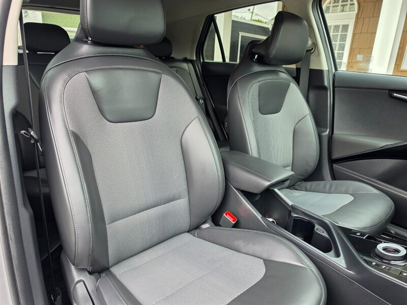 2023 Kia Niro Plug-In Hybrid EX - Photo 14 - De Pere, WI 54115