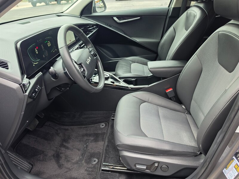 2023 Kia Niro Plug-In Hybrid EX - Photo 5 - De Pere, WI 54115