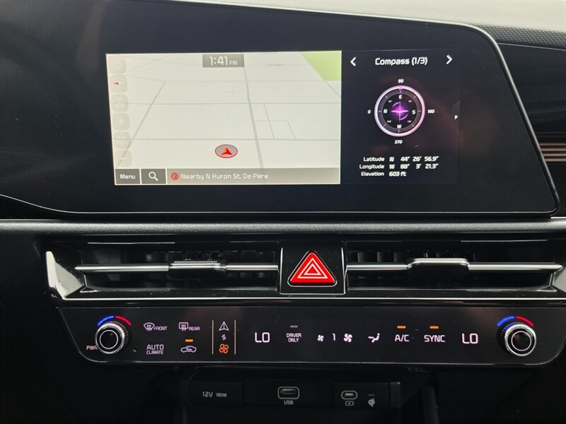 2023 Kia Niro Plug-In Hybrid EX - Photo 9 - De Pere, WI 54115