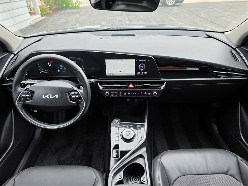 2023 Kia Niro Plug-In Hybrid EX - Photo 6 - De Pere, WI 54115