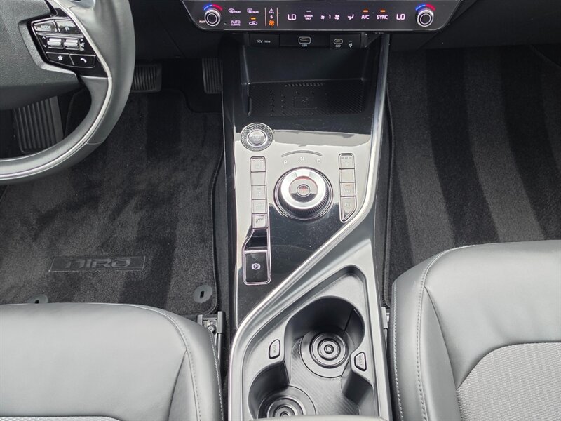 2023 Kia Niro Plug-In Hybrid EX - Photo 11 - De Pere, WI 54115