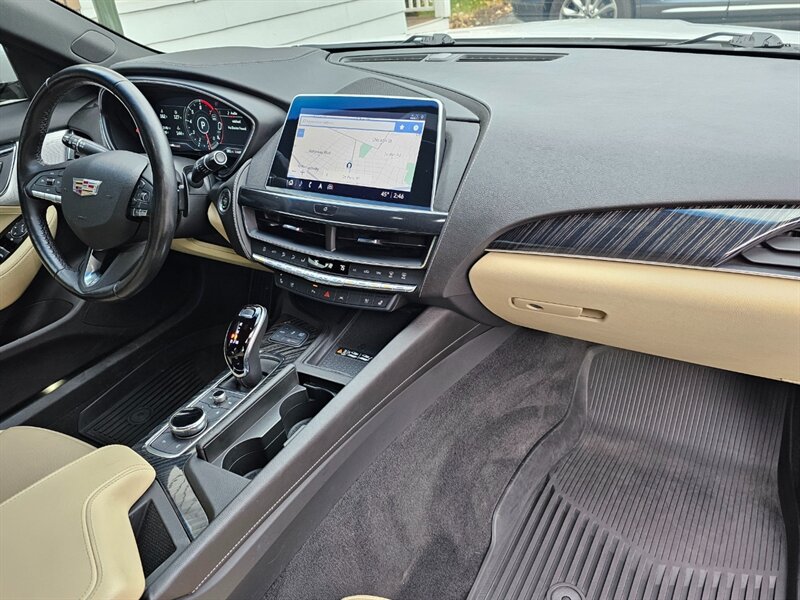 2022 Cadillac CT5 Premium Luxury - Photo 13 - De Pere, WI 54115