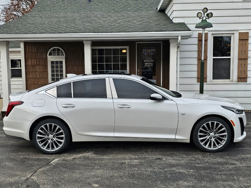 2022 Cadillac CT5 Premium Luxury - Photo 2 - De Pere, WI 54115