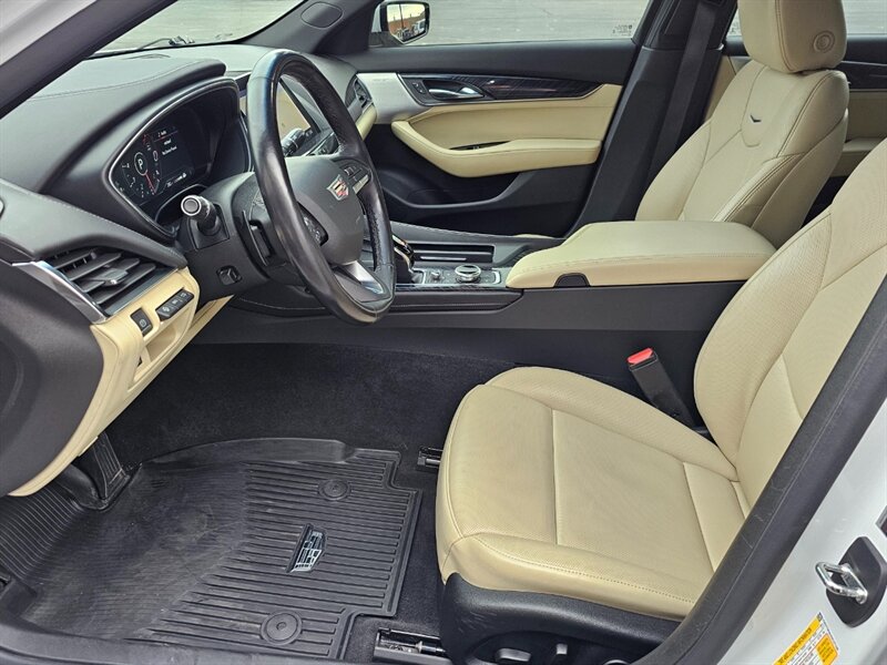 2022 Cadillac CT5 Premium Luxury - Photo 5 - De Pere, WI 54115