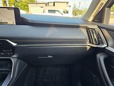 2025 Mazda CX-90 Plug-in Hybrid Premium   - Photo 31 - De Pere, WI 54115