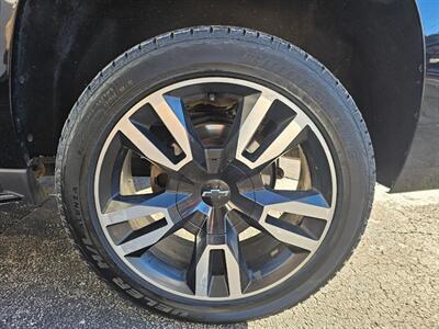 2019 Chevrolet Suburban Premier   - Photo 11 - De Pere, WI 54115