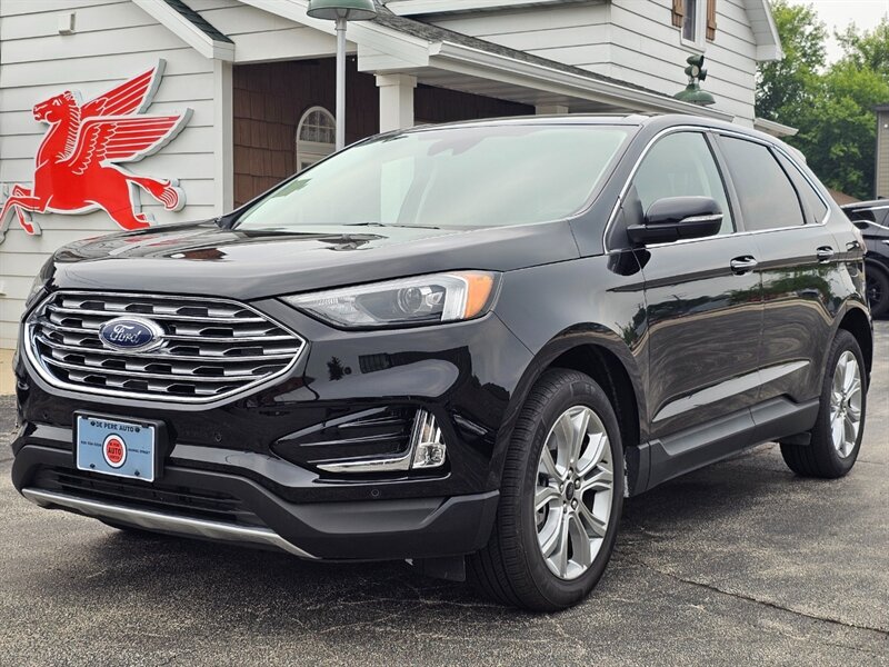2024 Ford Edge Titanium - Photo 1 - De Pere, WI 54115