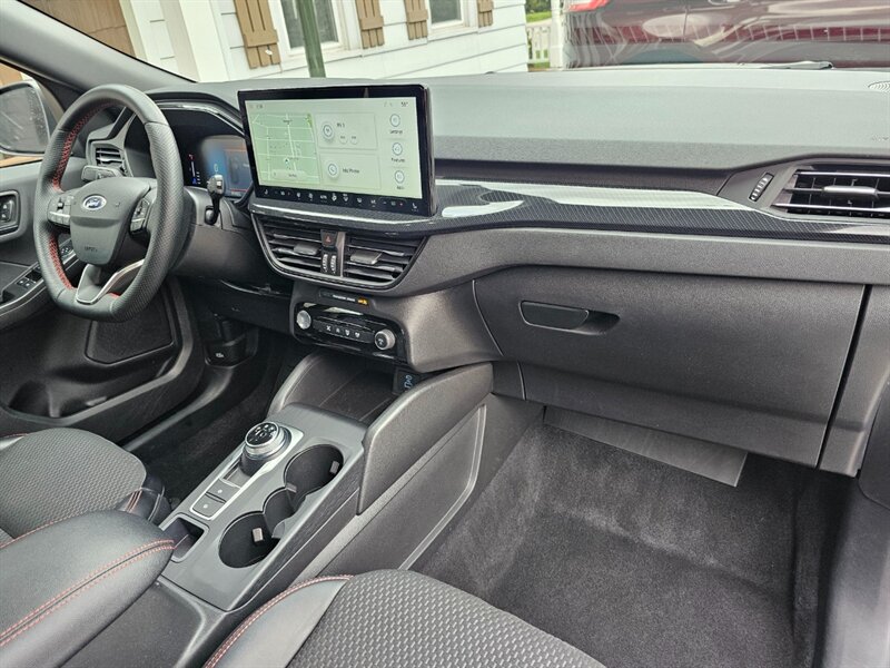 2023 Ford Escape ST-Line - Photo 11 - De Pere, WI 54115