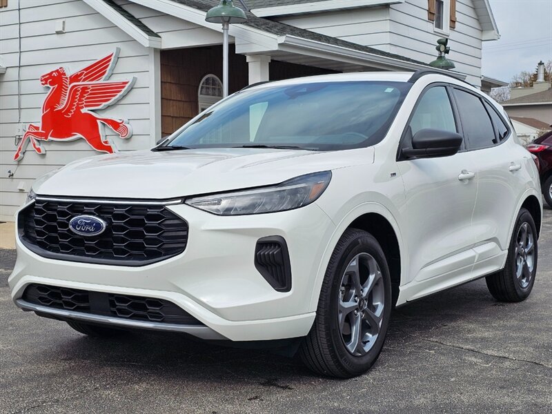 2023 Ford Escape ST-Line   - Photo 1 - De Pere, WI 54115