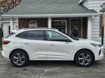 2023 Ford Escape ST-Line - Photo 2 - De Pere, WI 54115