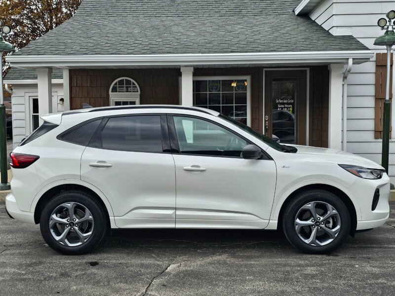 2023 Ford Escape ST-Line - Photo 2 - De Pere, WI 54115