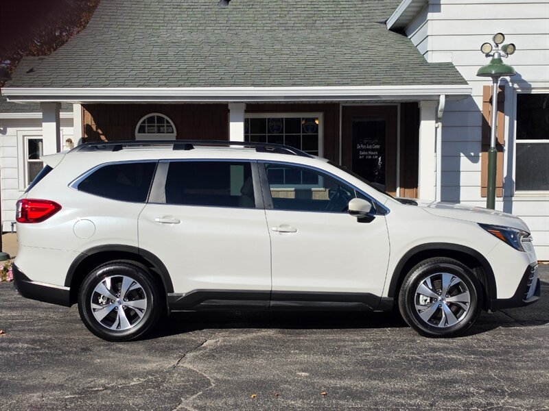 2025 Subaru Ascent Premium - Photo 2 - De Pere, WI 54115