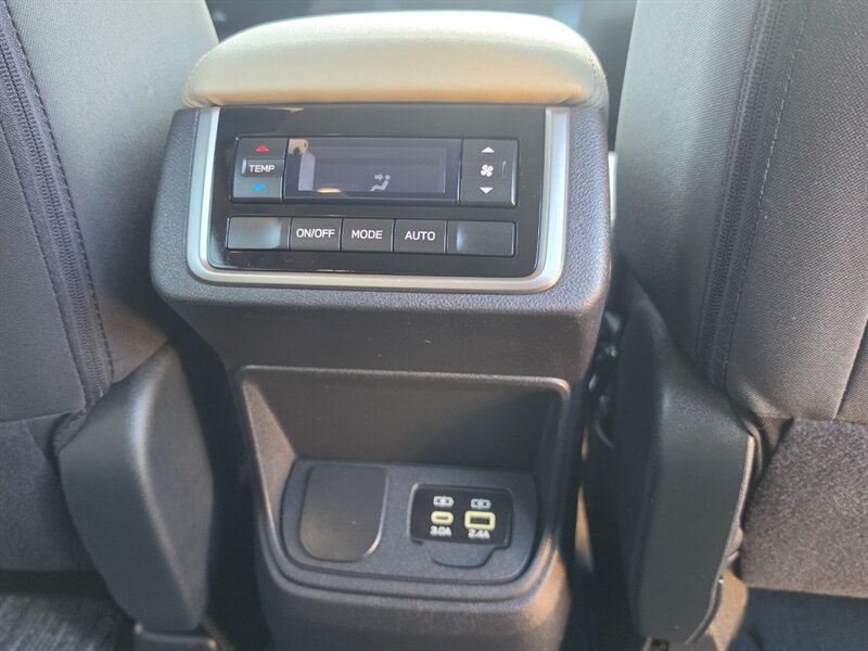 2025 Subaru Ascent Premium - Photo 16 - De Pere, WI 54115