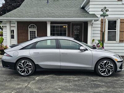 2023 Hyundai IONIQ 6 SEL   - Photo 2 - De Pere, WI 54115