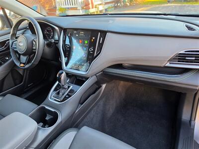 2025 Subaru Outback Onyx Edition   - Photo 11 - De Pere, WI 54115