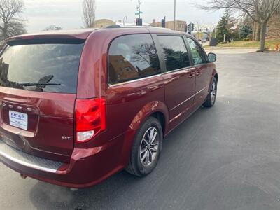 2017 Dodge Grand Caravan SXT   - Photo 6 - West Allis, WI 53214