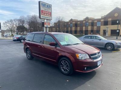 2017 Dodge Grand Caravan SXT   - Photo 2 - West Allis, WI 53214