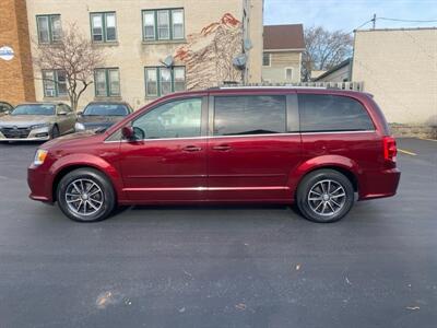 2017 Dodge Grand Caravan SXT   - Photo 3 - West Allis, WI 53214