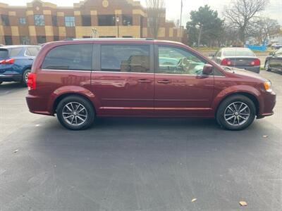 2017 Dodge Grand Caravan SXT   - Photo 4 - West Allis, WI 53214