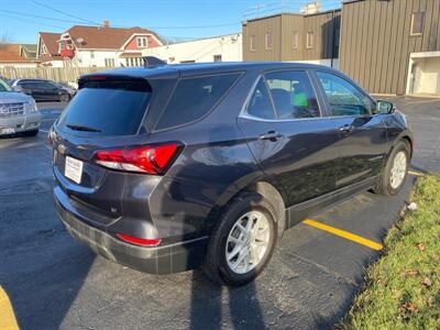 2022 Chevrolet Equinox LT   - Photo 2 - West Allis, WI 53214