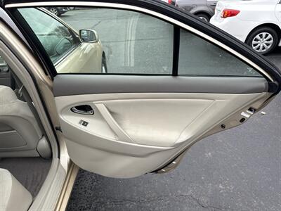 2011 Toyota Camry LE   - Photo 17 - West Allis, WI 53214