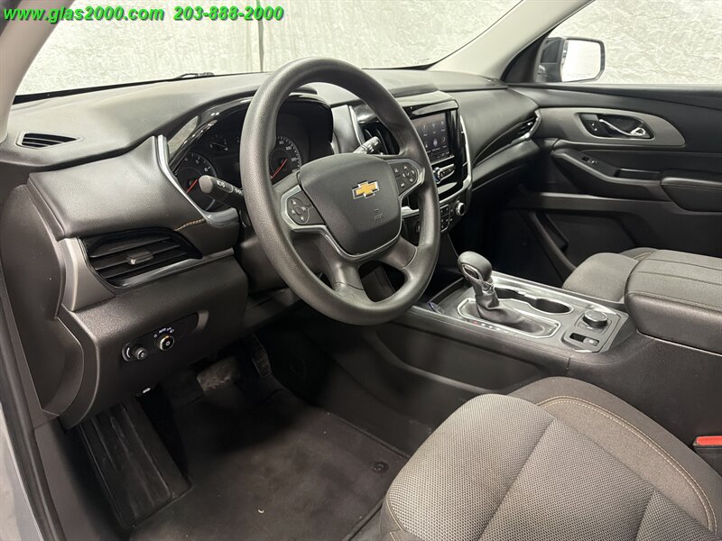 2021 Chevrolet Traverse LS - Photo 3 - Bethany, CT 06524