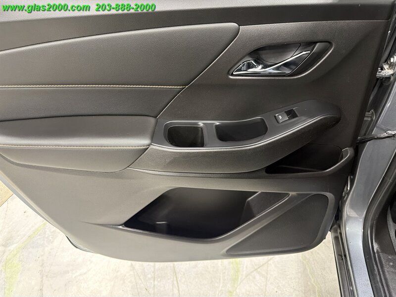2021 Chevrolet Traverse LS - Photo 32 - Bethany, CT 06524