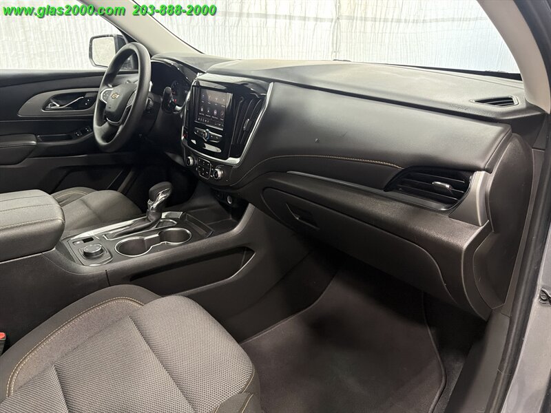 2021 Chevrolet Traverse LS - Photo 5 - Bethany, CT 06524