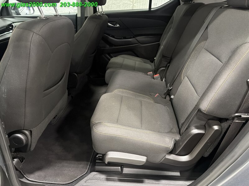 2021 Chevrolet Traverse LS - Photo 9 - Bethany, CT 06524