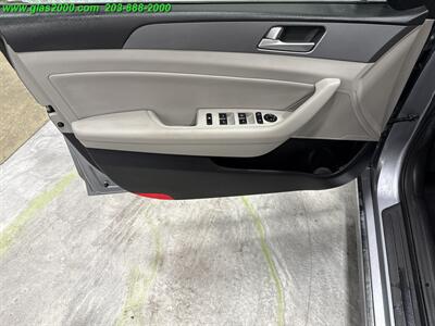 2016 Hyundai SONATA Hybrid SE   - Photo 25 - Bethany, CT 06524