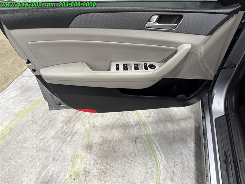 2016 Hyundai SONATA Hybrid SE   - Photo 25 - Bethany, CT 06524