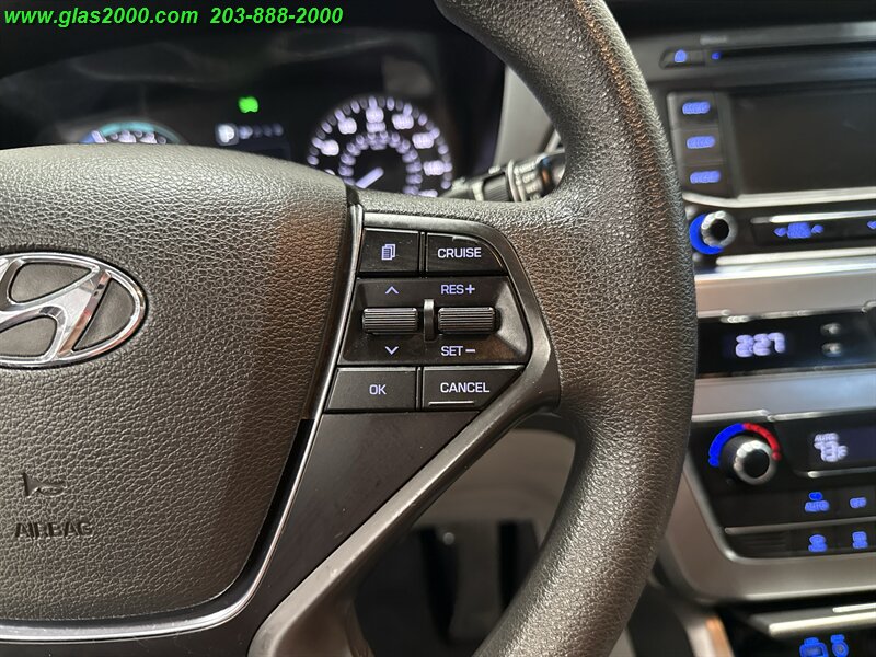 2016 Hyundai SONATA Hybrid SE   - Photo 23 - Bethany, CT 06524