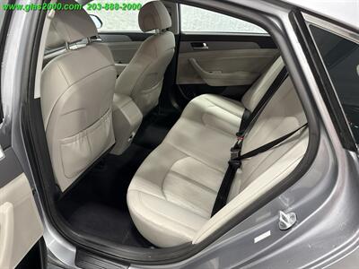 2016 Hyundai SONATA Hybrid SE   - Photo 9 - Bethany, CT 06524