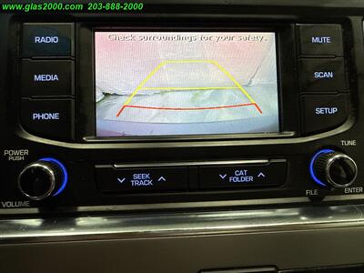 2016 Hyundai SONATA Hybrid SE   - Photo 11 - Bethany, CT 06524