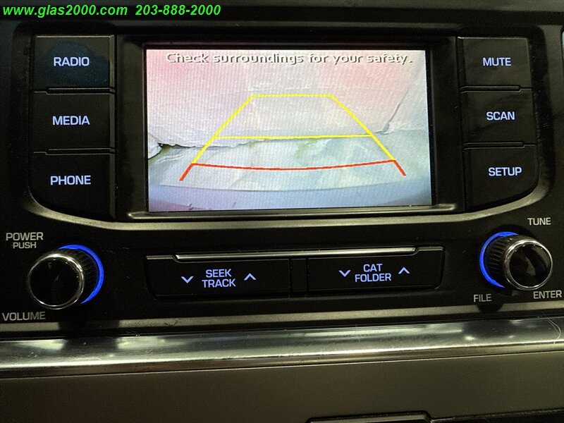 2016 Hyundai SONATA Hybrid SE   - Photo 11 - Bethany, CT 06524