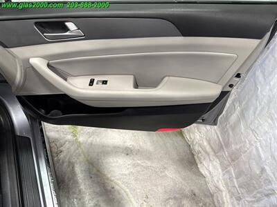 2016 Hyundai SONATA Hybrid SE   - Photo 26 - Bethany, CT 06524