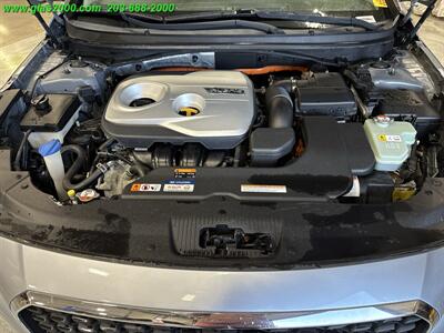 2016 Hyundai SONATA Hybrid SE   - Photo 12 - Bethany, CT 06524
