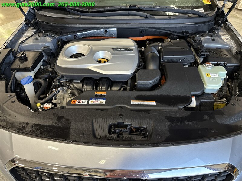 2016 Hyundai SONATA Hybrid SE   - Photo 12 - Bethany, CT 06524