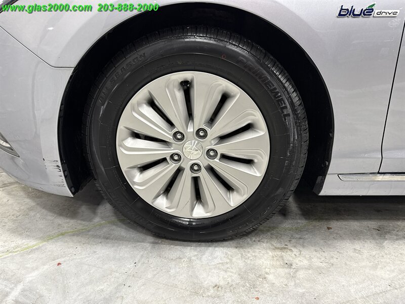 2016 Hyundai SONATA Hybrid SE   - Photo 16 - Bethany, CT 06524