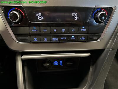 2016 Hyundai SONATA Hybrid SE   - Photo 29 - Bethany, CT 06524