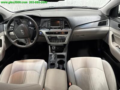 2016 Hyundai SONATA Hybrid SE   - Photo 6 - Bethany, CT 06524
