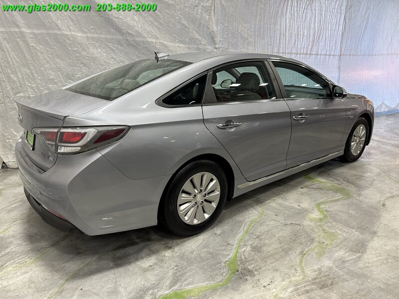 2016 Hyundai SONATA Hybrid SE   - Photo 8 - Bethany, CT 06524