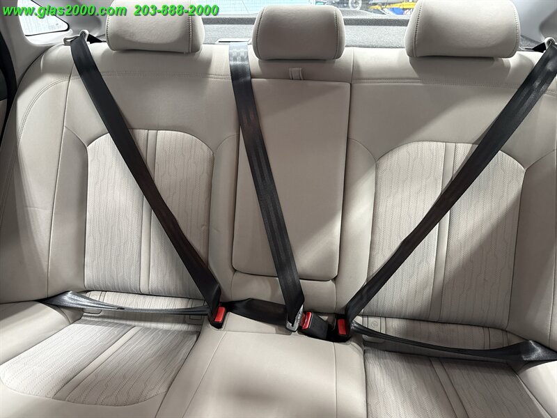 2016 Hyundai SONATA Hybrid SE   - Photo 24 - Bethany, CT 06524