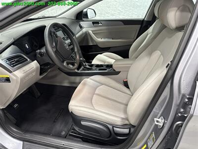 2016 Hyundai SONATA Hybrid SE   - Photo 3 - Bethany, CT 06524