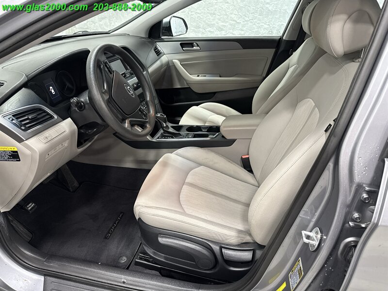 2016 Hyundai SONATA Hybrid SE   - Photo 3 - Bethany, CT 06524