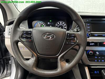 2016 Hyundai SONATA Hybrid SE   - Photo 4 - Bethany, CT 06524